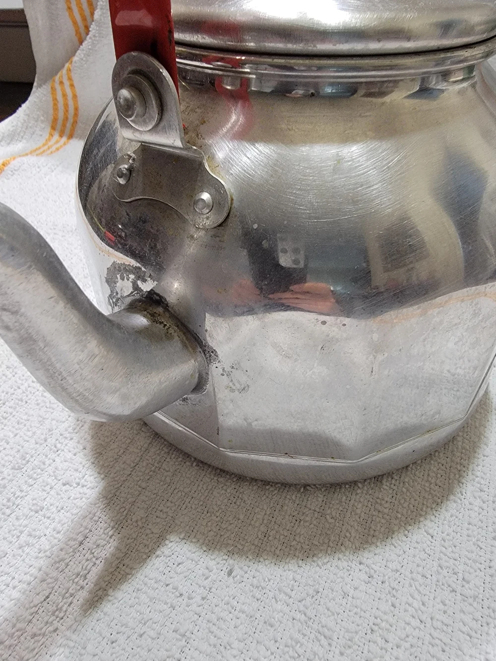Vintage Red-Handled Aluminum Tea Kettle - Classic Home Kitchen Kettle